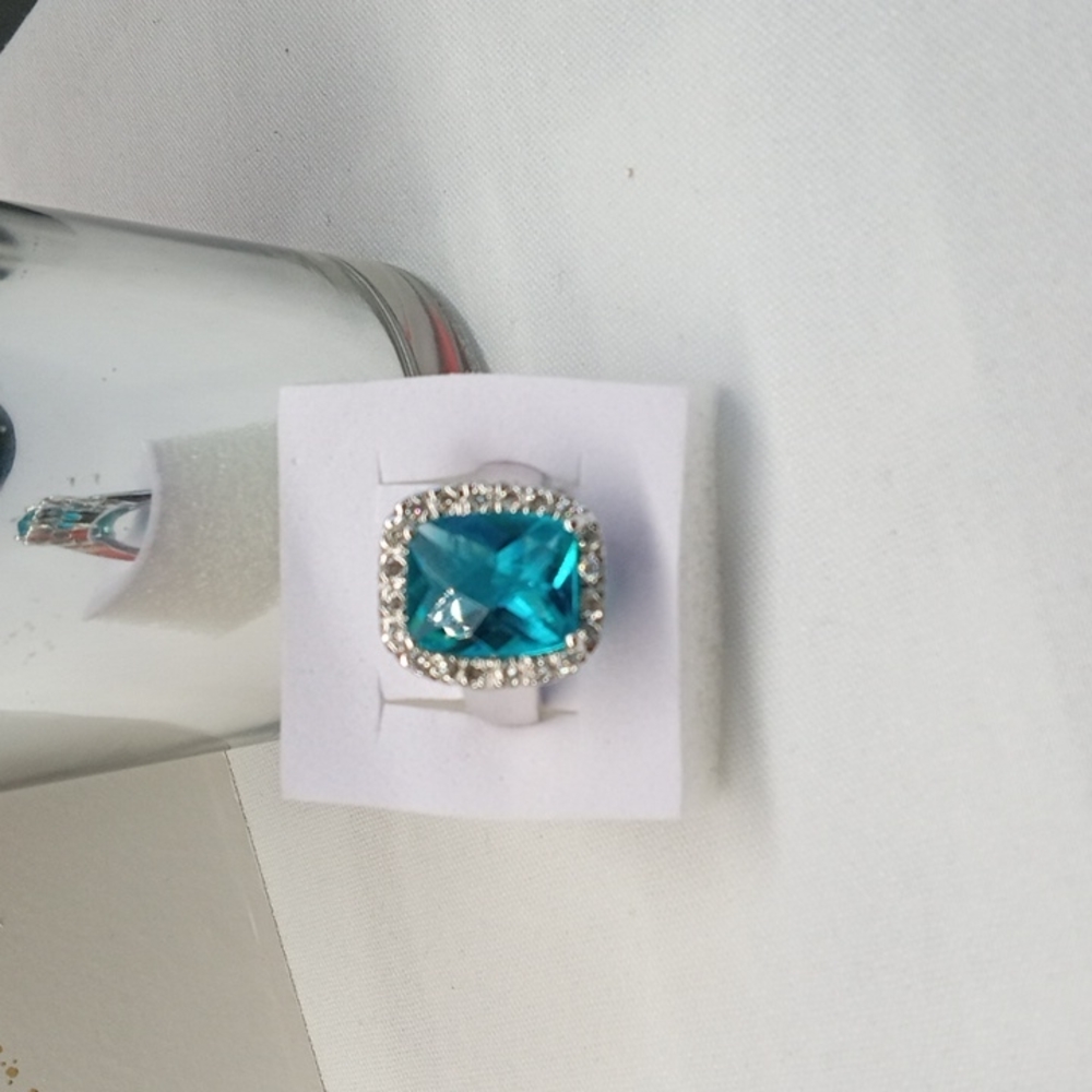 COSTUME SILVERTONE BLUE STONE COCKTAIL RING SIZE 7